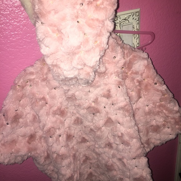 Baby Girl Faux mink Poncho - Picture 7 of 8